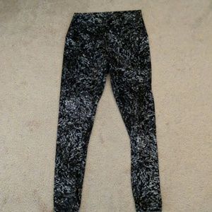 Lululemon black and white leggings